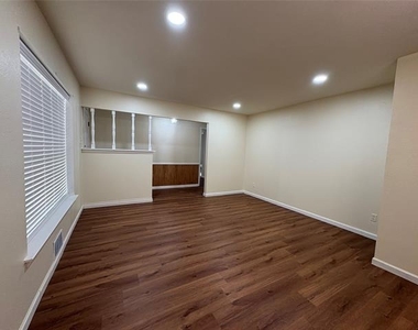 615 Oak Forest Drive - Photo Thumbnail 5