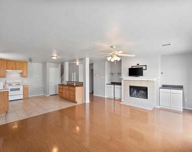5012 Raymond Drive - Photo Thumbnail 6