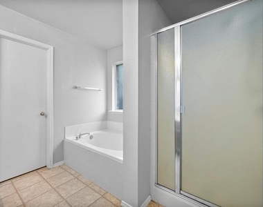 5012 Raymond Drive - Photo Thumbnail 9