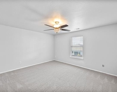 5012 Raymond Drive - Photo Thumbnail 17
