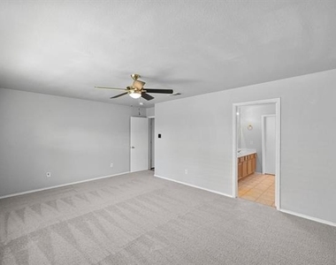 5012 Raymond Drive - Photo Thumbnail 8