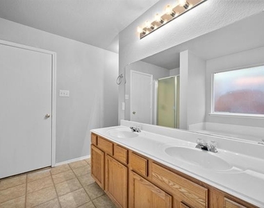 5012 Raymond Drive - Photo Thumbnail 10
