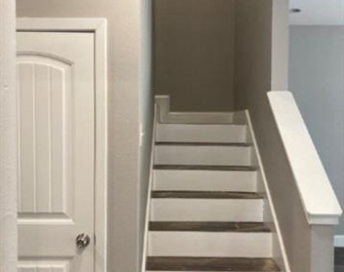 114 E Oak Street - Photo Thumbnail 8