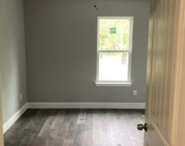 114 E Oak Street - Photo Thumbnail 10