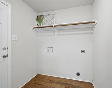 1928 Alanbrooke Drive - Photo Thumbnail 21