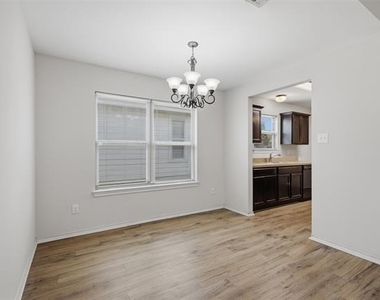 1928 Alanbrooke Drive - Photo Thumbnail 2