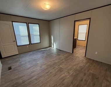223 W Division Street - Photo Thumbnail 16