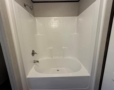 223 W Division Street - Photo Thumbnail 30