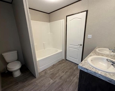223 W Division Street - Photo Thumbnail 17