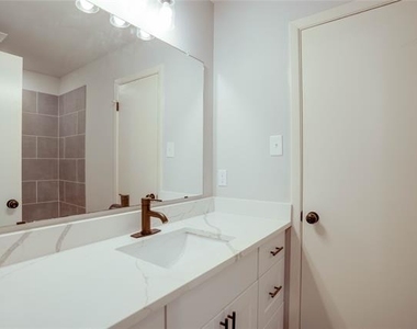 615 Oxford Drive - Photo Thumbnail 14