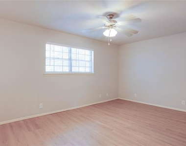 615 Oxford Drive - Photo Thumbnail 10