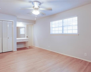 615 Oxford Drive - Photo Thumbnail 9