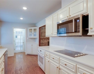 615 Oxford Drive - Photo Thumbnail 6