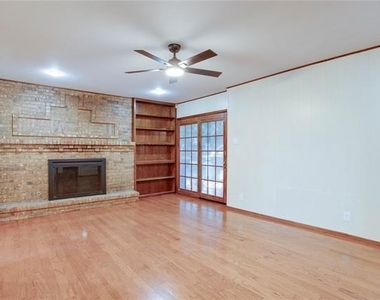 615 Oxford Drive - Photo Thumbnail 4