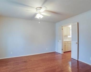 615 Oxford Drive - Photo Thumbnail 2