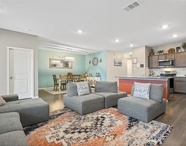 904 Saddle Horn Way - Photo Thumbnail 6