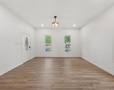 725 S Walnut Street - Photo Thumbnail 6