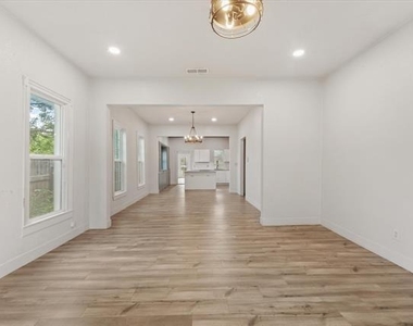 725 S Walnut Street - Photo Thumbnail 4