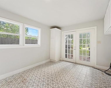 725 S Walnut Street - Photo Thumbnail 12