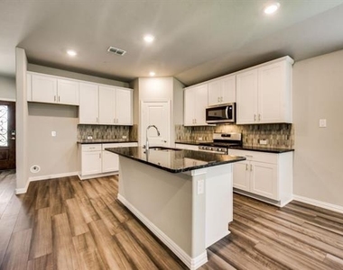 605 Cedar Springs Drive - Photo Thumbnail 16