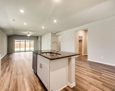 605 Cedar Springs Drive - Photo Thumbnail 13