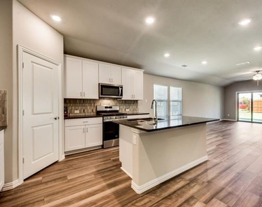 605 Cedar Springs Drive - Photo Thumbnail 11