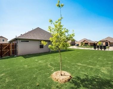 605 Cedar Springs Drive - Photo Thumbnail 25