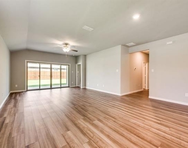 605 Cedar Springs Drive - Photo Thumbnail 7