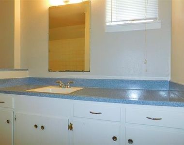 401 Betchan Street - Photo Thumbnail 11
