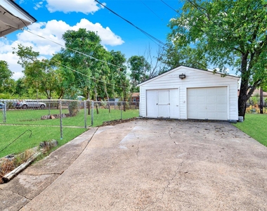 300 Hilltop Avenue - Photo Thumbnail 17