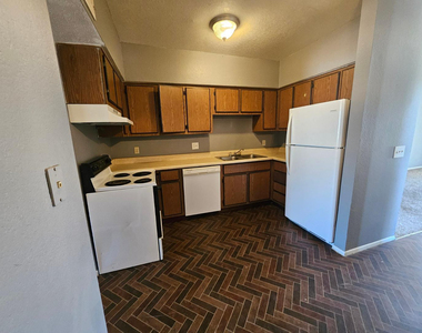 2801 E Monte Cristo Avenue - Photo Thumbnail 3