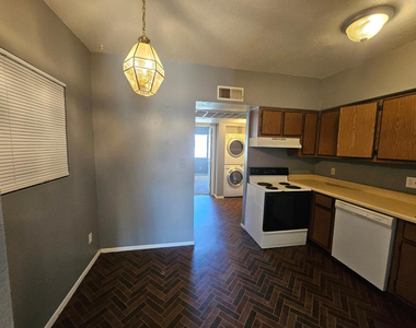 2801 E Monte Cristo Avenue - Photo Thumbnail 4