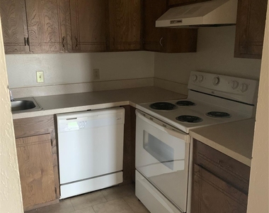 1724 W Sanford Street - Photo Thumbnail 5