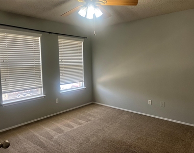 1538 Thornhill Lane - Photo Thumbnail 16