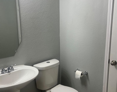 1538 Thornhill Lane - Photo Thumbnail 8