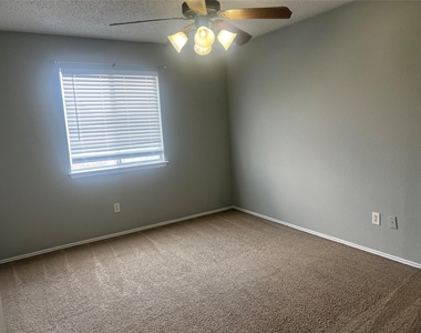 1538 Thornhill Lane - Photo Thumbnail 14