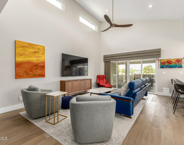 5137 N 79th Place - Photo Thumbnail 2
