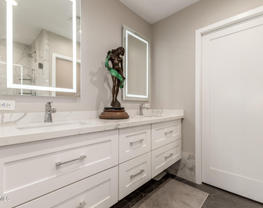 5137 N 79th Place - Photo Thumbnail 11