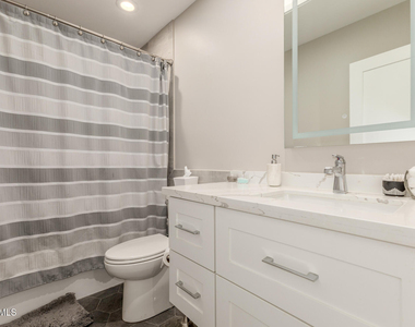 5137 N 79th Place - Photo Thumbnail 16
