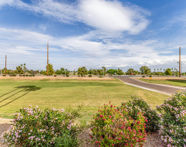5137 N 79th Place - Photo Thumbnail 33