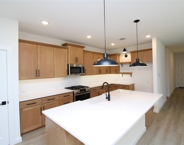 509 Ridgewood Drive - Photo Thumbnail 4