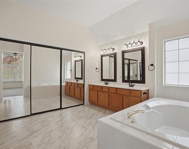 6613 Barclay Lane - Photo Thumbnail 18