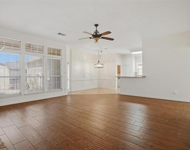 6613 Barclay Lane - Photo Thumbnail 11