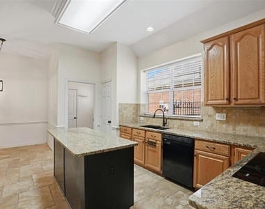 6613 Barclay Lane - Photo Thumbnail 14