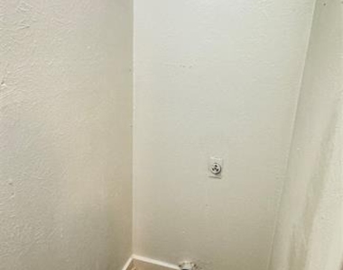 5410 Brookhollow Drive - Photo Thumbnail 9