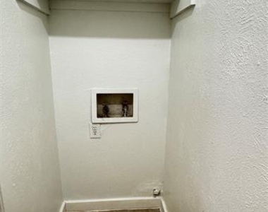 5410 Brookhollow Drive - Photo Thumbnail 10