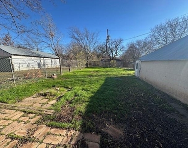 881 Ross Avenue - Photo Thumbnail 13