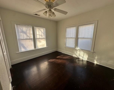 881 Ross Avenue - Photo Thumbnail 6
