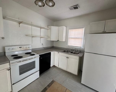 881 Ross Avenue - Photo Thumbnail 4