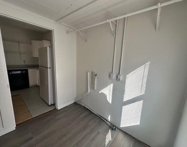 881 Ross Avenue - Photo Thumbnail 12